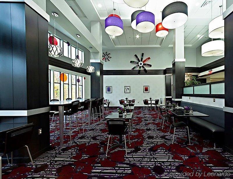 哥伦布宝来大路/哥伦布智选假日套房酒店 餐厅 照片